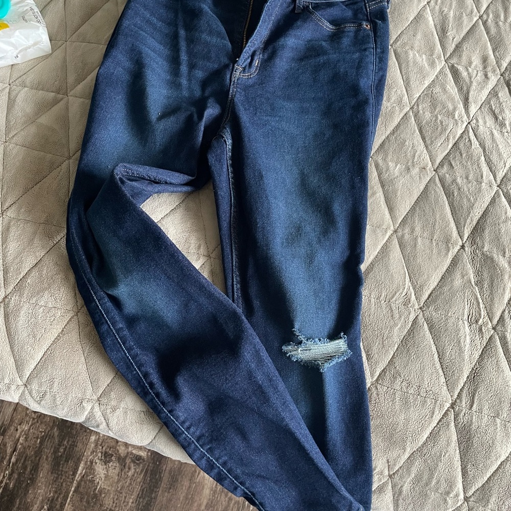 Old Navy Women’s Jeans Size 10 
I’ve only had them on to try them